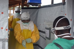 cdc_director_exits_ebola_treatment_unit